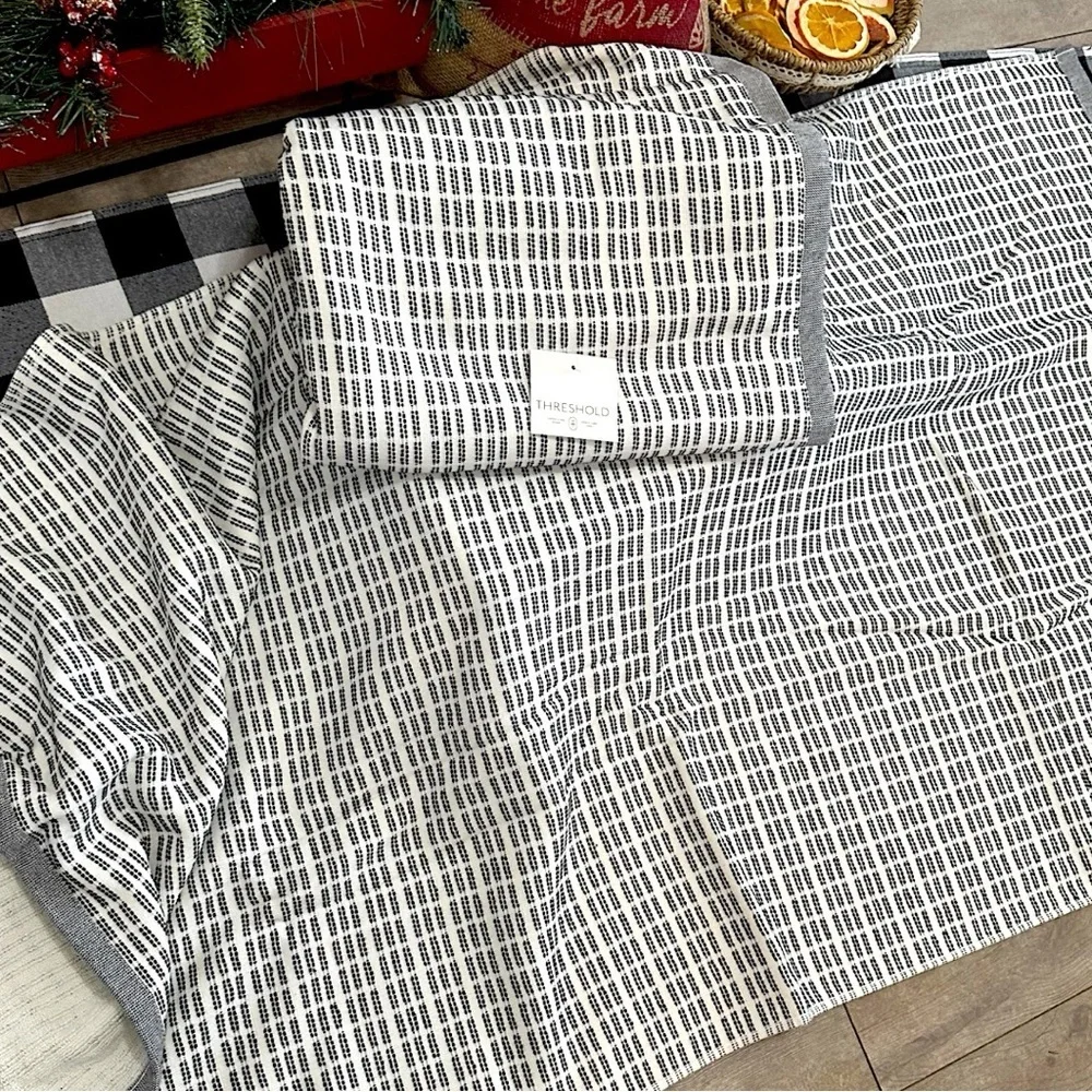 New Threshold Luxury Bath Towel Set Modern Pinstripe 2 30x50 Bath Hook Loops